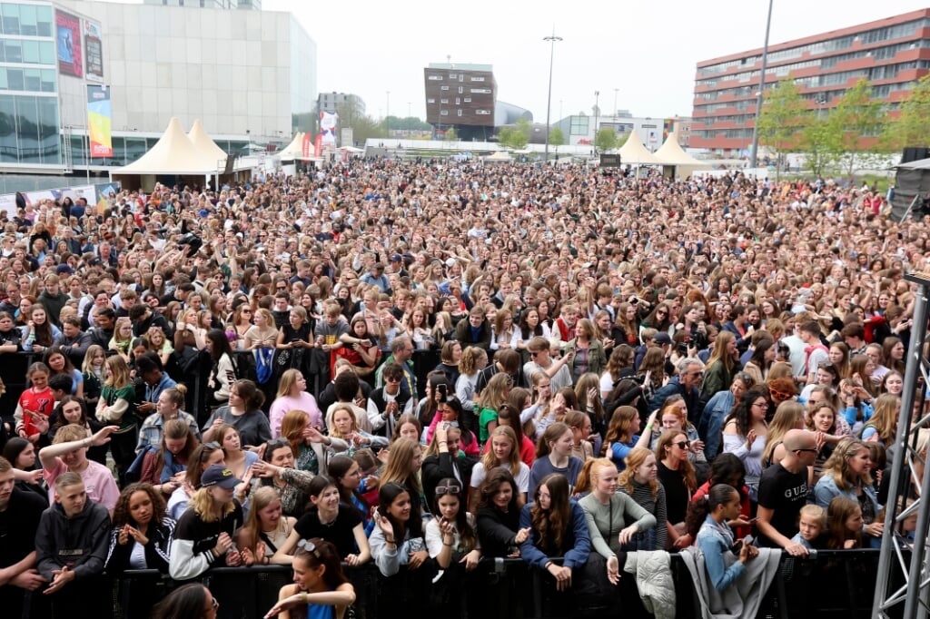 Duizenden bezoekers kwamen naar het Bevrijdingsfestival Flevoland. (Foto: Fred Rotgans)