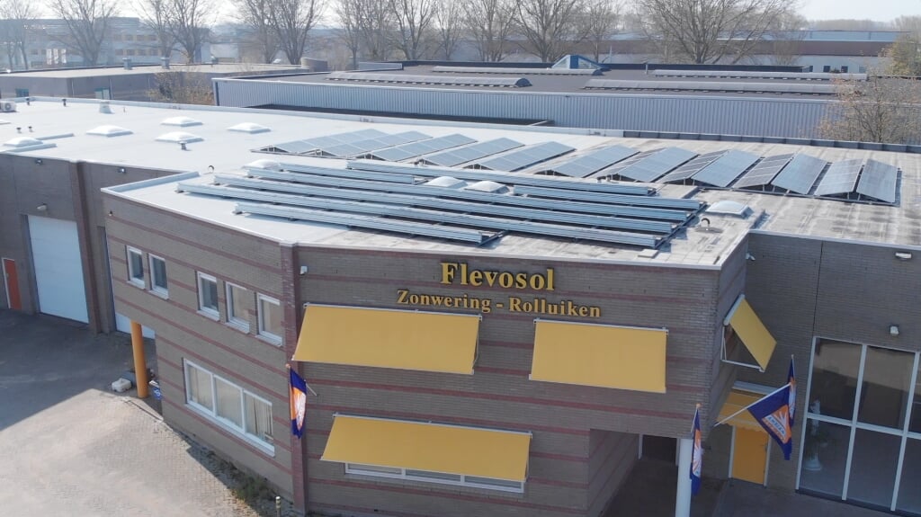 De zonnepanelen op het dak van Flevosol (Foto: aangeleverd)