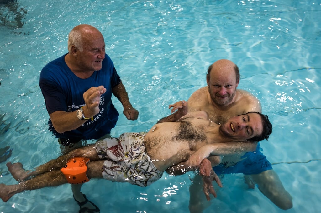 De winnende foto is van Marco van Dam, ´Flevostars, zwemmen in Almere´. (Foto: Marco van Dam)