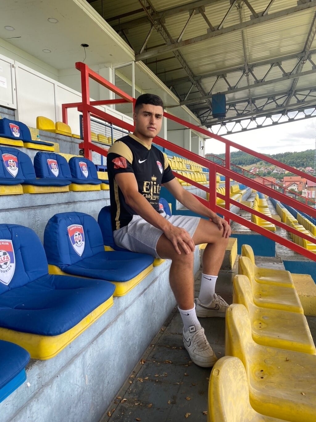 Ilias El Ghamarti bij zijn club in Bosinië (Foto: aangeleverd)