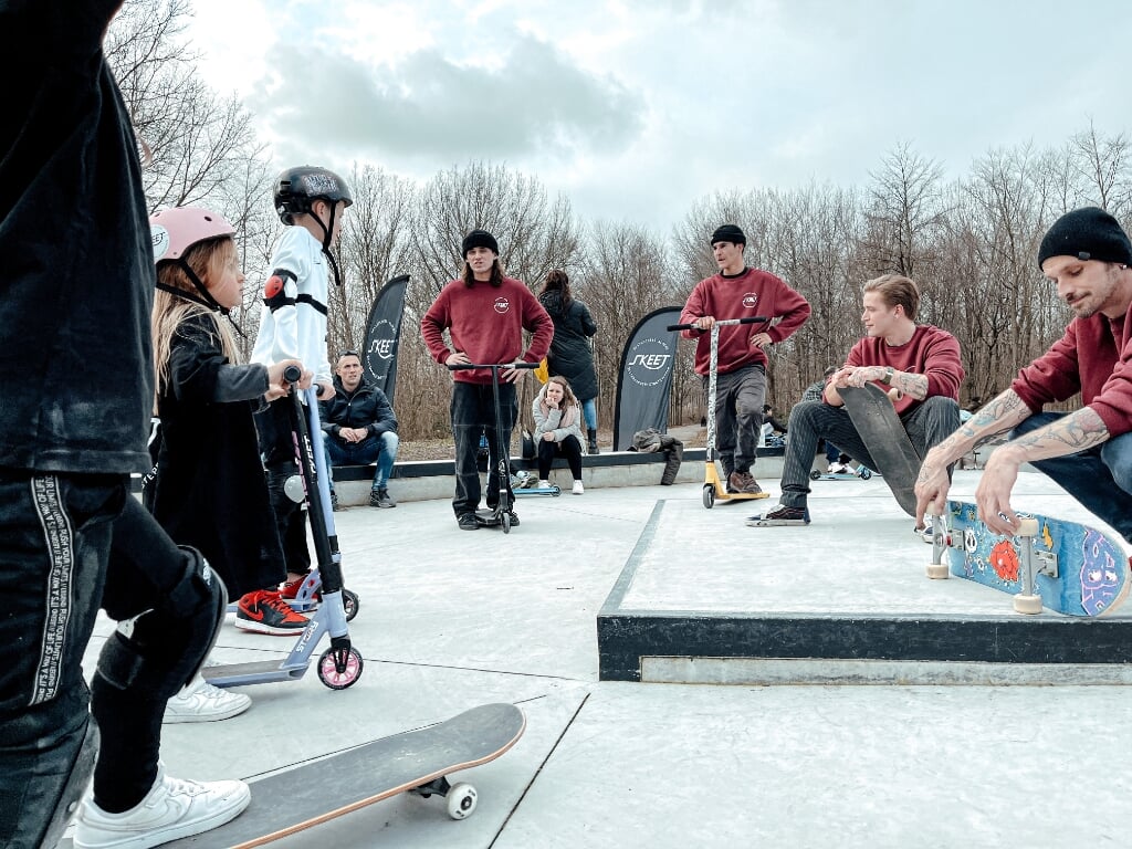 De lessen worden gegeven op de skatebaan in het Beatrixpark. (Foto: Blended family of five)
