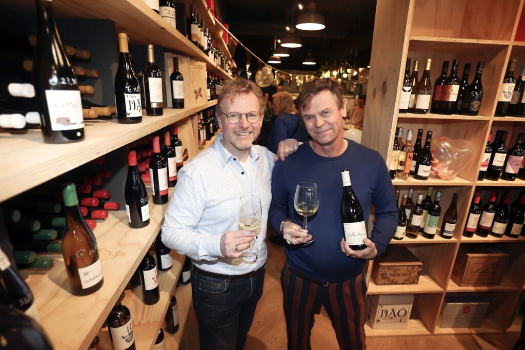 Wijnwinkel &WINE aan de Meerstraat in Haven werd feestelijk geopend. (Foto: Fred Rotgans)