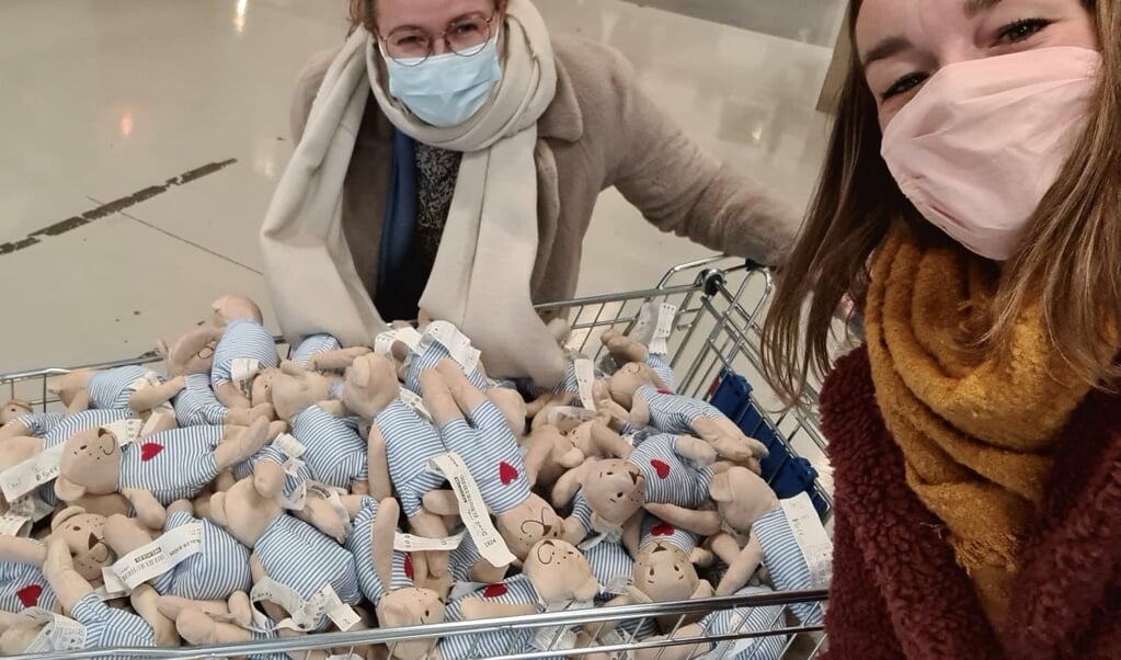 Het Belgische IKEA-personeel keek even vreemd op van de bestelling door Janneke en Annemarie.