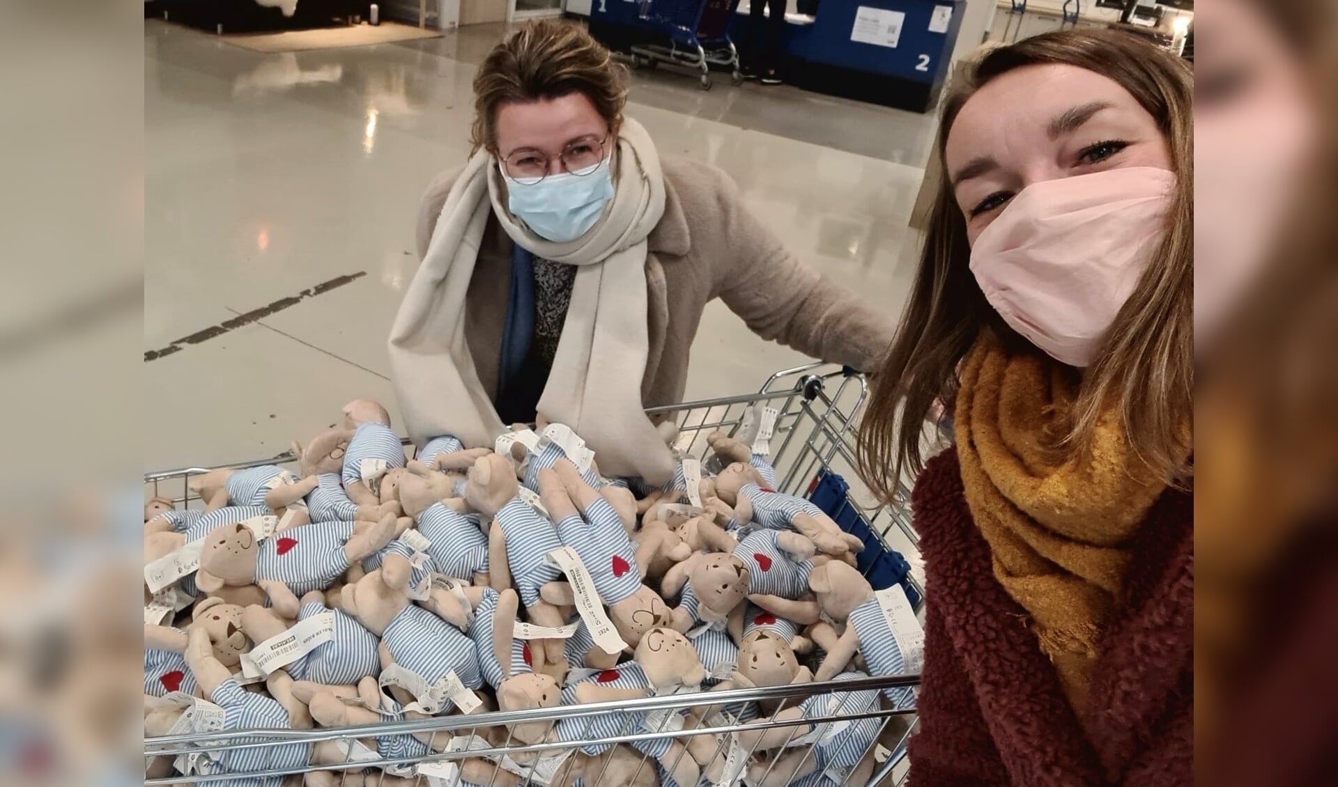 Het Belgische IKEA-personeel keek even vreemd op van de bestelling door Janneke en Annemarie.