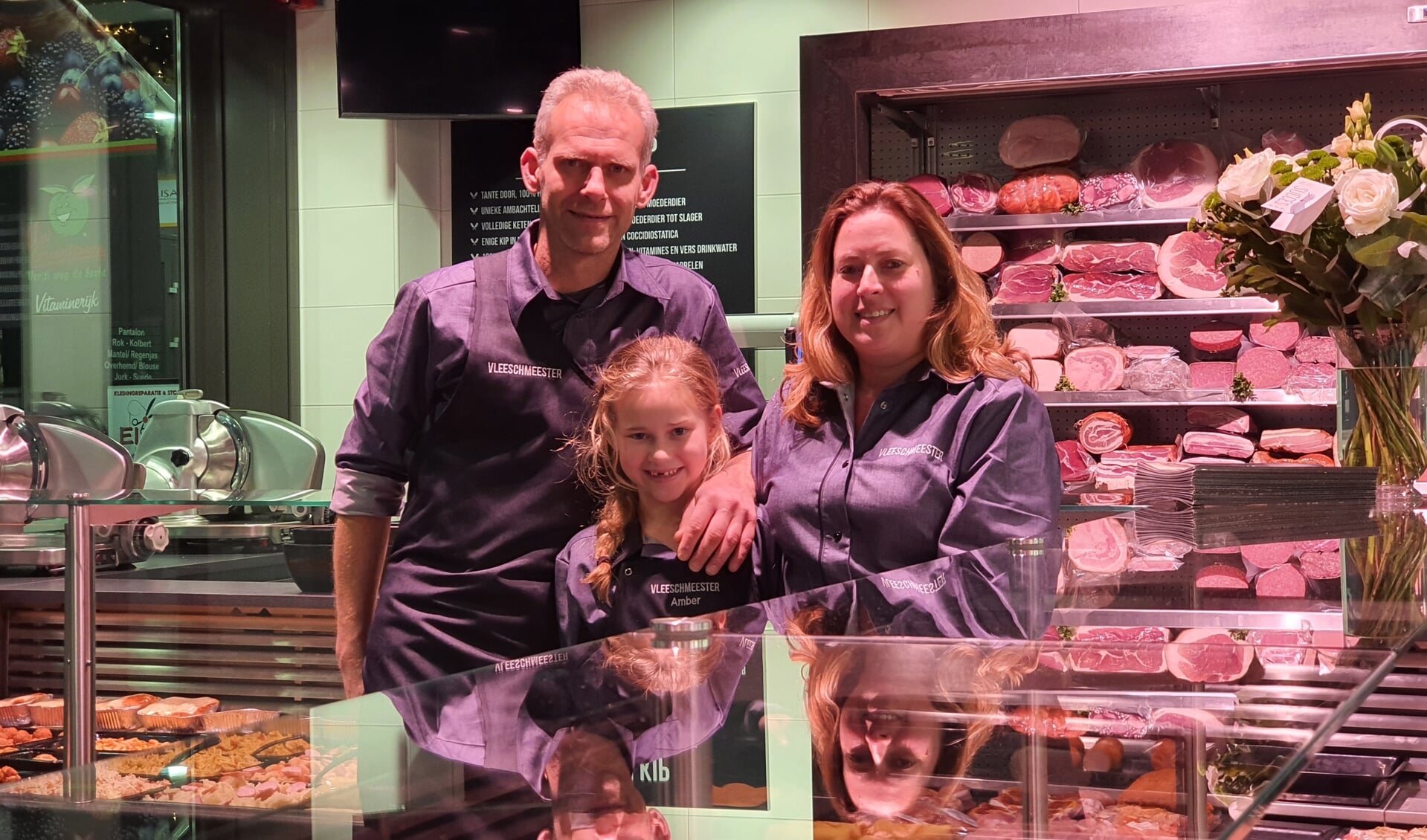 Vleeschmeester Hans Helmink met zijn vrouw Dominique en hun dochter Amber