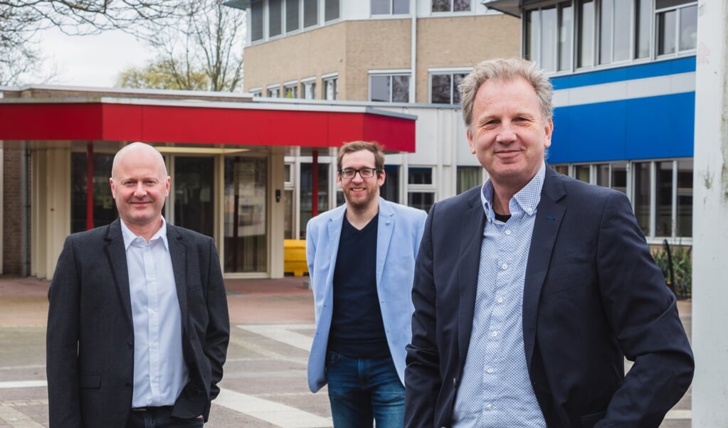 Lijsttrekker Oene Doevendans (rechts) en zijn mede-kandidaat-raadsleden Ferdi de Jong (midden) en Frank van den Elsen willen het redelijke, rechtse geluid uitdragen dat nu in Ambacht amper wordt gehoord.
