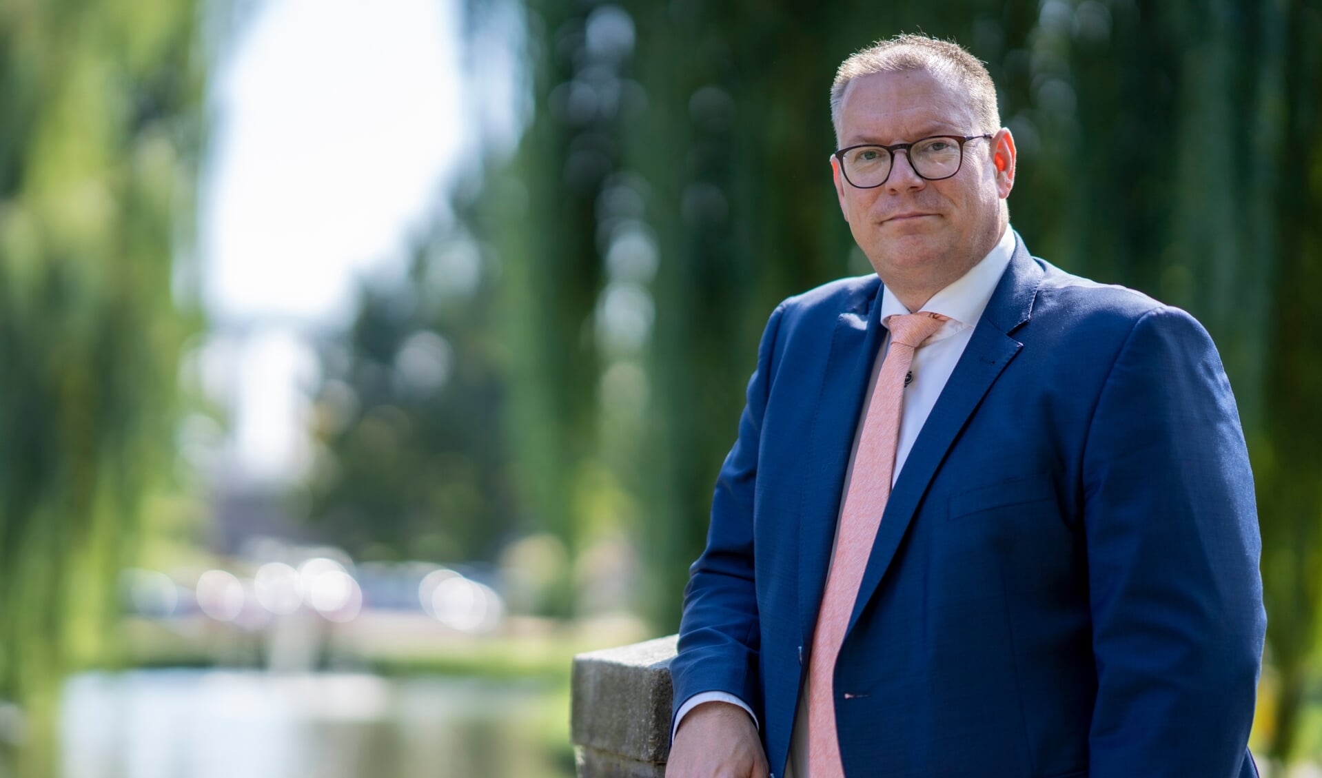 Wethouder Tycho Jansen licht het nieuwe Minimabeleid van de gemeente Zwijndrecht graag toe.