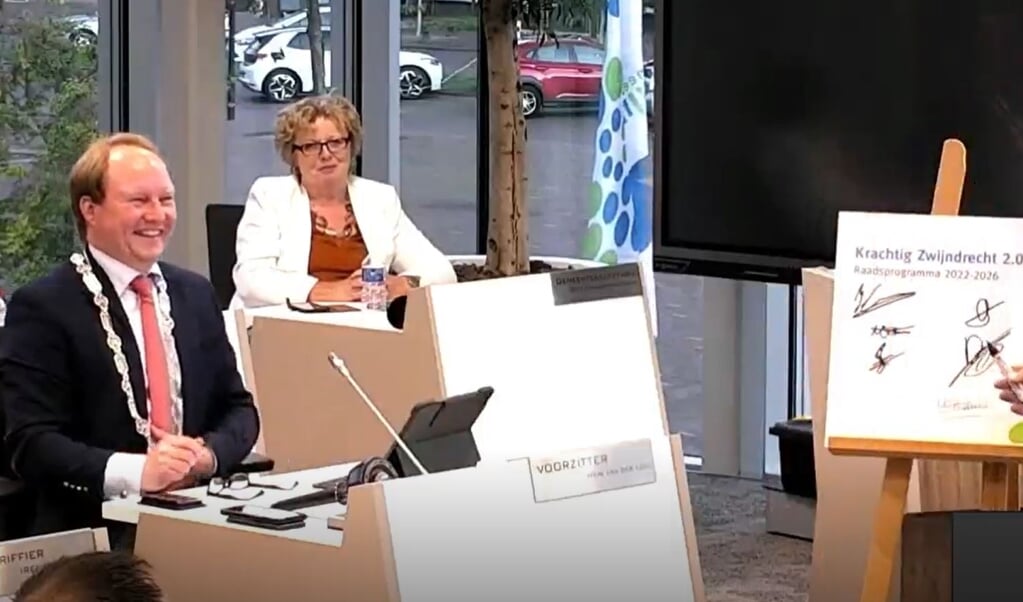 Burgemeester Hein van der Loo vindt het nieuwe raadsprogramma 'een huzarenstukje'.