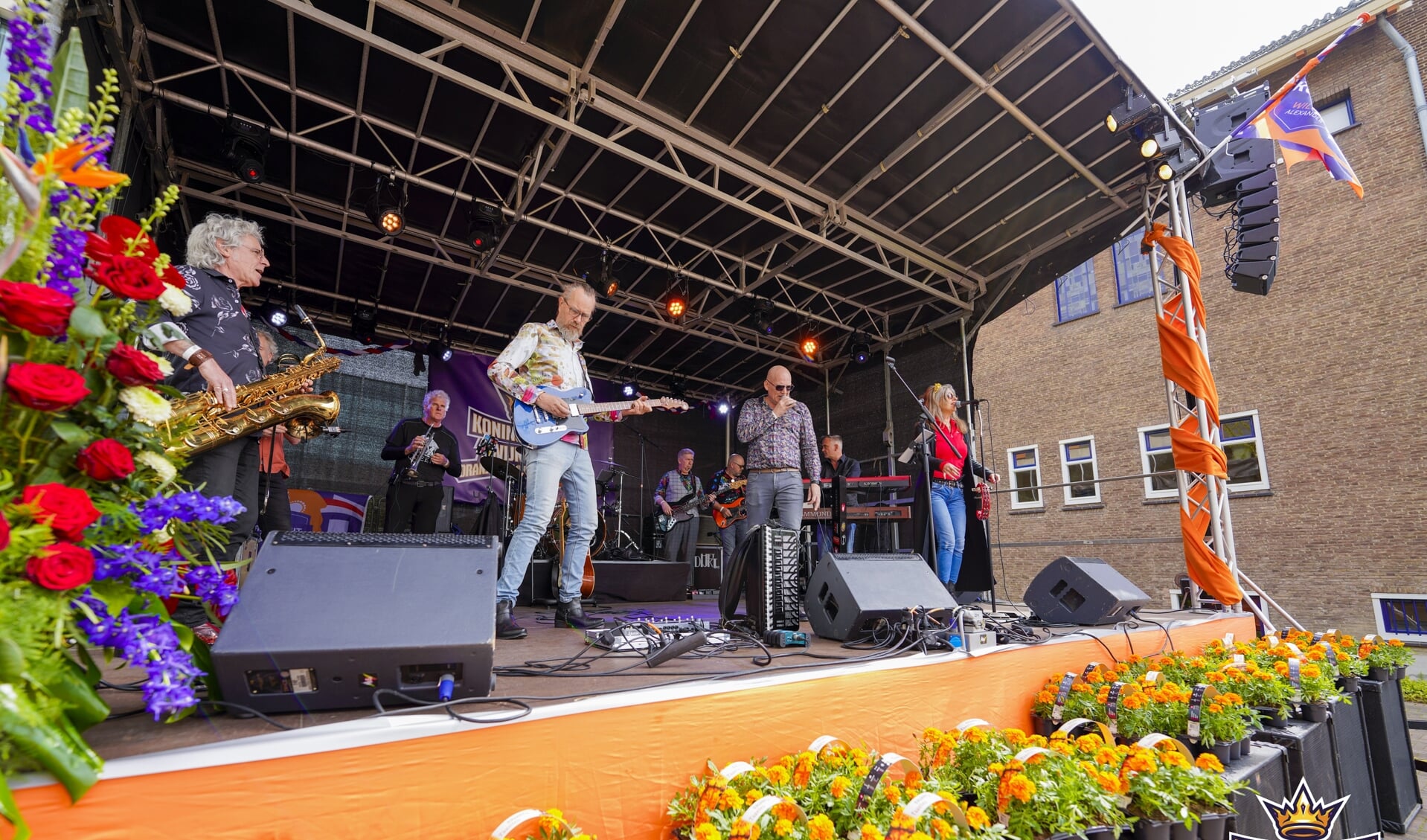 Het podium, waar diverse optredens werden gehouden op het Raadhuisplein. Foto: Winsser Visuals