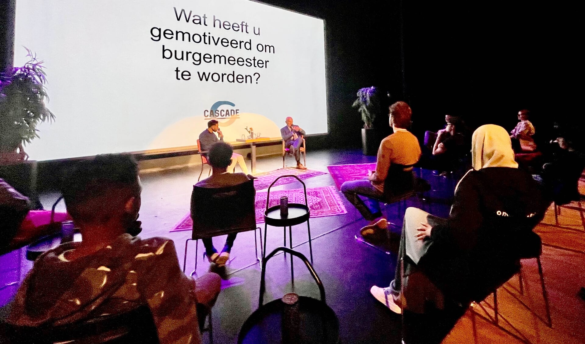 Bij de eerste editie van College Tour Ambacht waren jongeren, jongerenwerkers en belangstellenden aanwezig.