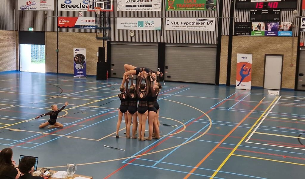 Het Large Team met hun prachtige nieuwe routine.