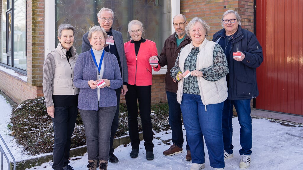 Marja van Driel (Voedselbank), Alie Tas (Historisch Genootschap), Chris de Visscher (Voedselbank), Wenny van der Hee (CDA Ambacht), Jos van Driel, Winanda Spruijt en Klaas Bax (afvaardiging kerken). 