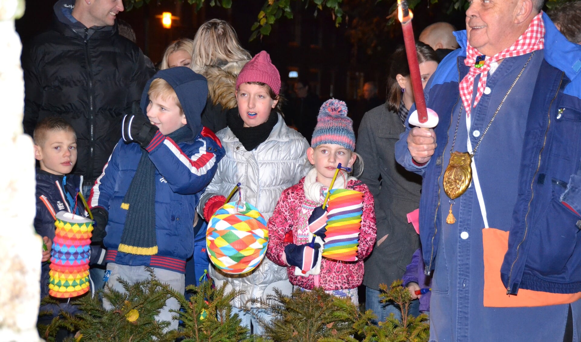 Een lampionnenoptocht voor Sint Maarten met de elf-elf viering belooft zaterdagavond weer spektakel in Altere. 