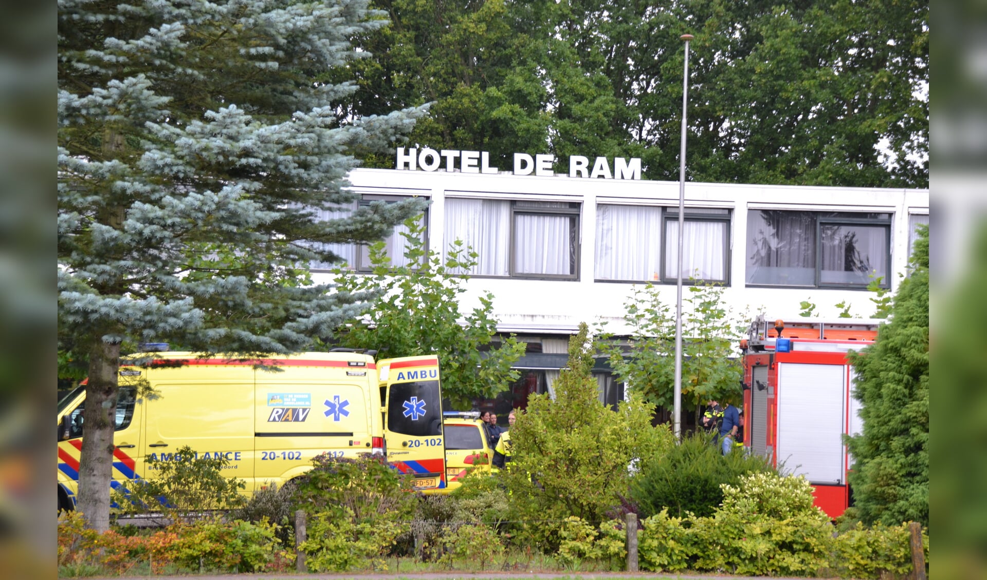 Bij Hotel de Ram aan de Steenbergseweg in Halsteren werd een cv-monteur vrijdagochtend getroffen door een ongeval. 