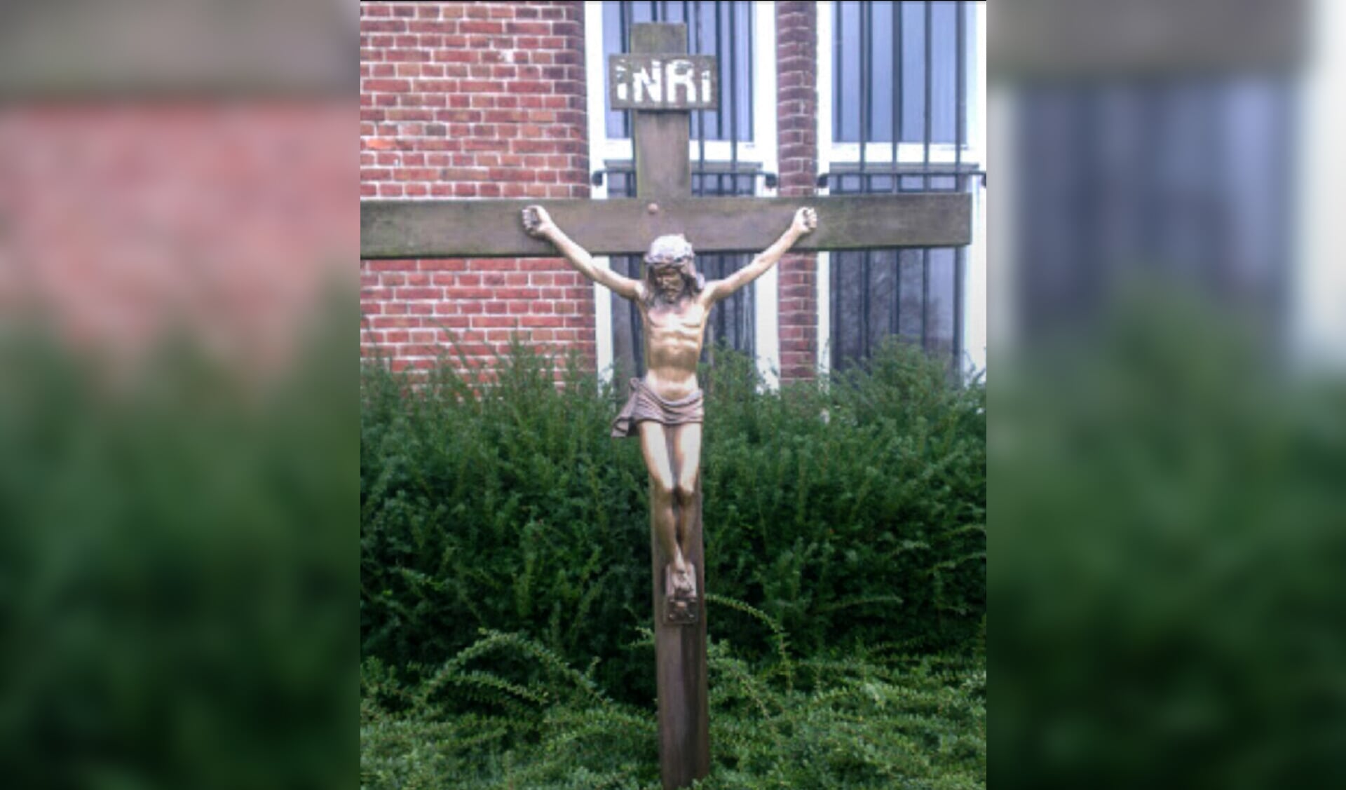 Dit kruisbeeld werd ontvreemd van de begraafplaats achter de kerk in Hoogerheide.