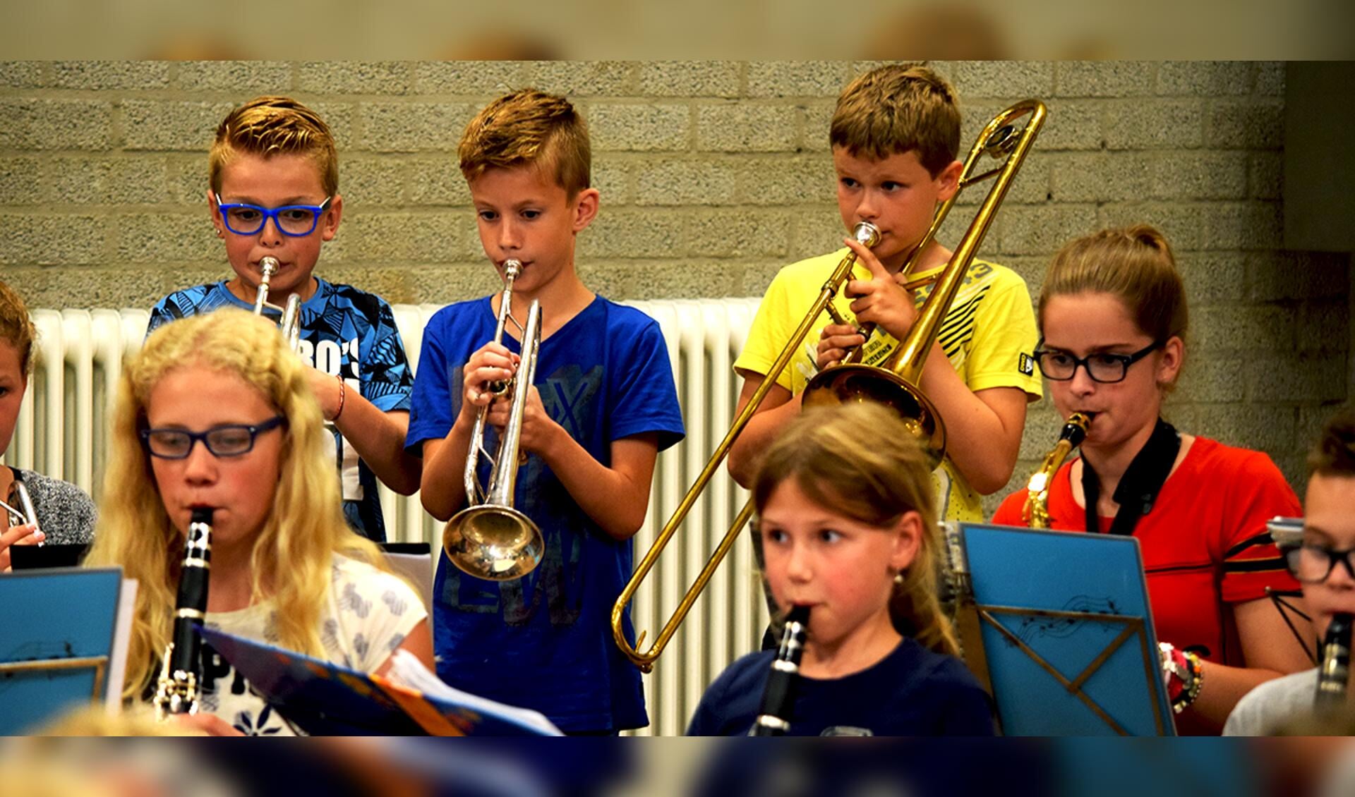Kinderen kunnen ervaren hoe leuk het is om muziek te maken en samen te spelen in een orkest.