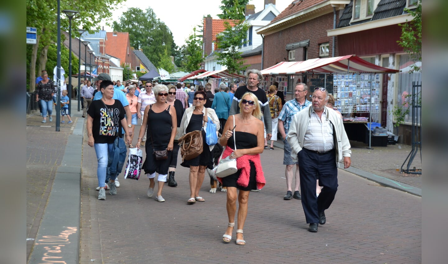 Ook de altijd drukbezochte Pinksterbraderie in het dorp Lepelstraat is het vermelden op de evenementenkalender meer dan waard. 