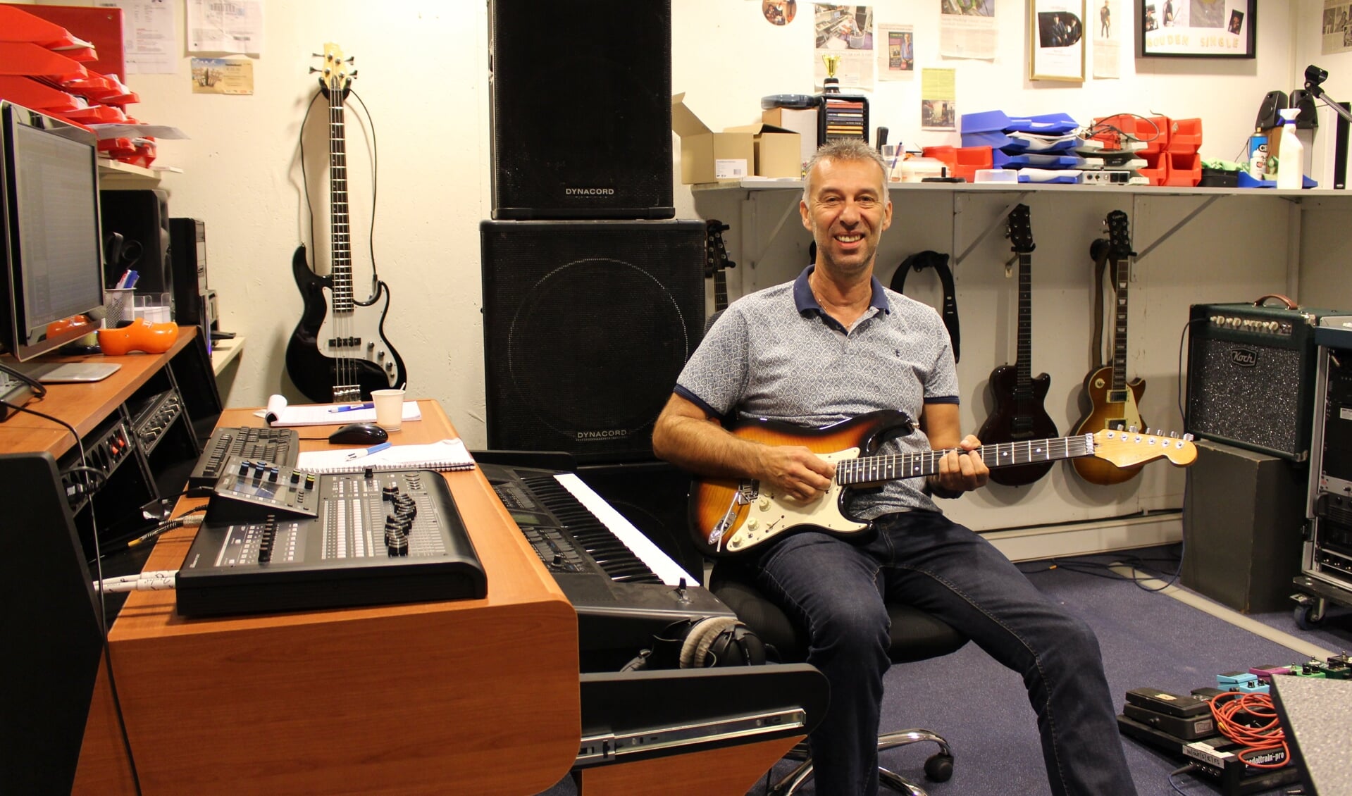 Ben van Hoof in zijn studio, Muziekstudio Nose.