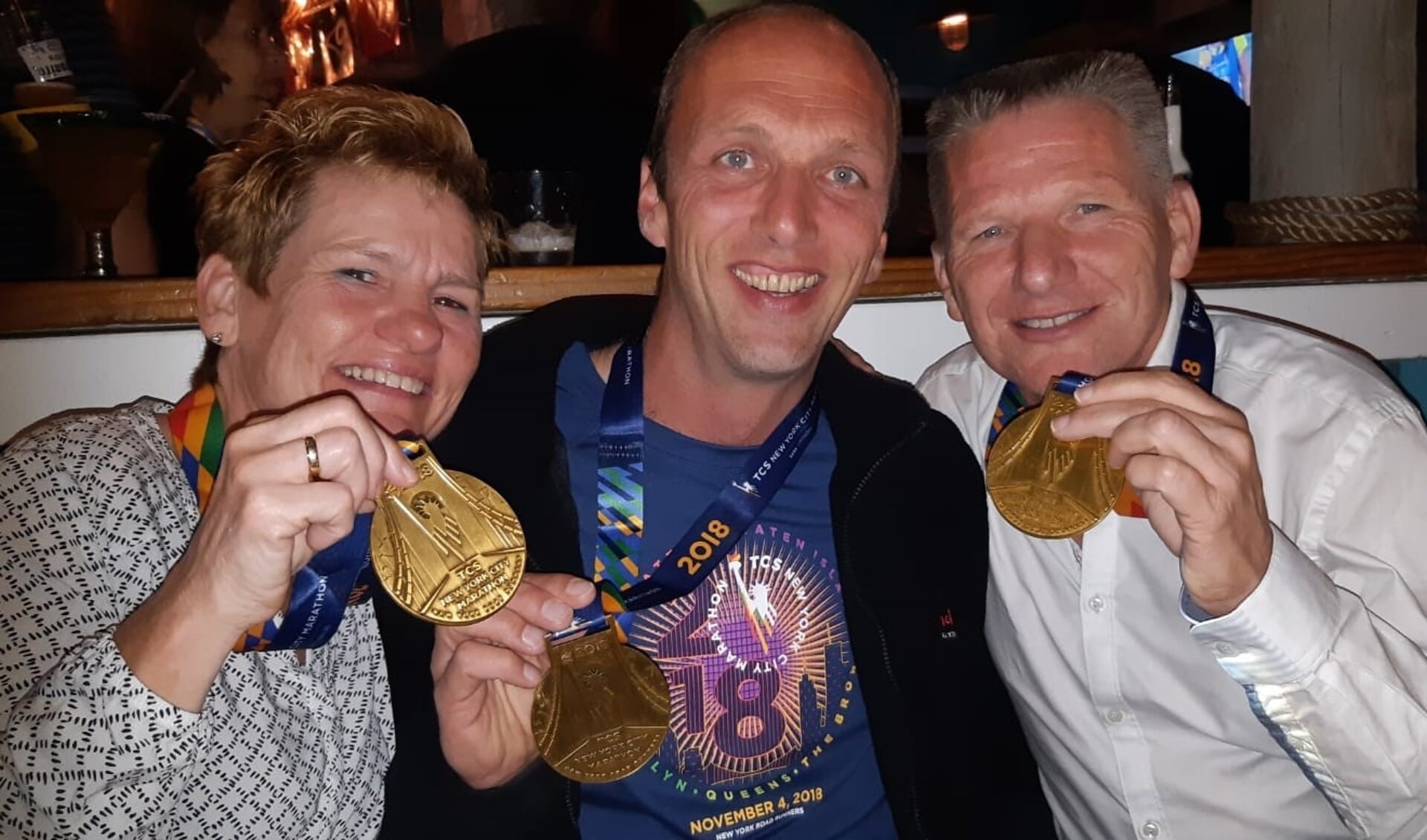 Ellen Vis-de Bakker, Danny Aarden en Hans Vis voltooiden de New York marathon.
