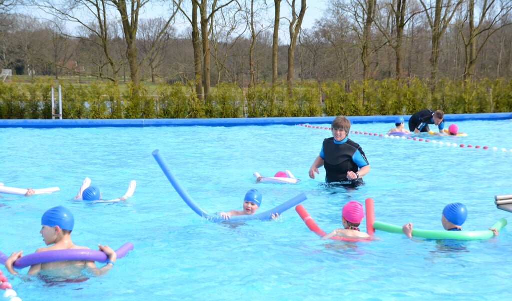 Zwemles in openluchtzwembad De Melanen.