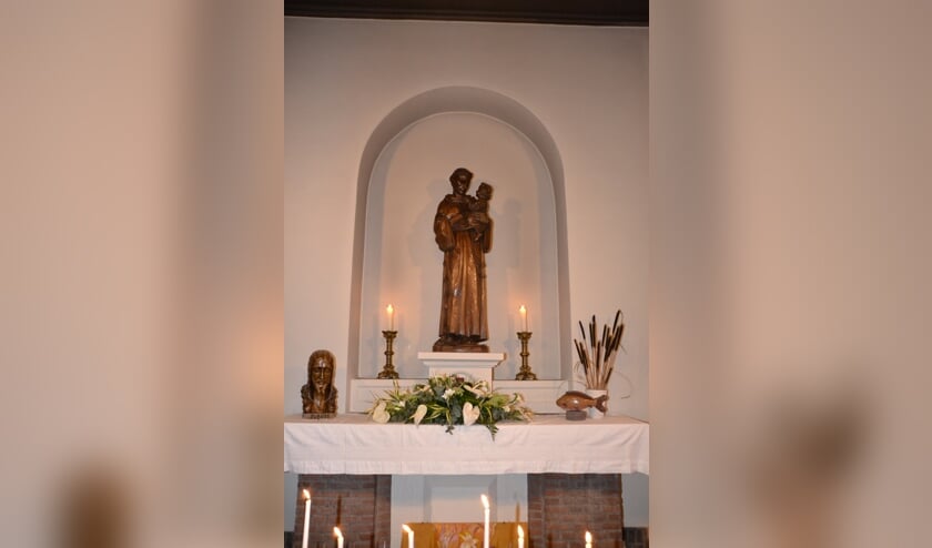 Heilige Antonius in kerk Lepelstraat