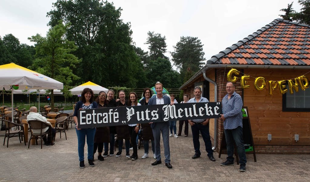 Officiële opening van Eetcafé Puts Meuleke met wethouder Hans de Waal.