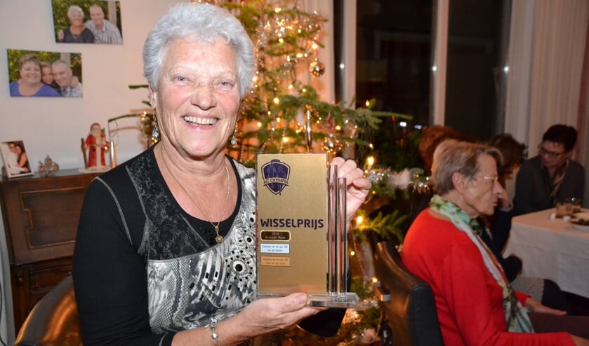 Trainster Riet Deelen van de woensdagavondgymclub van AC Olympia Halsteren is Olympiaan van het jaar.
