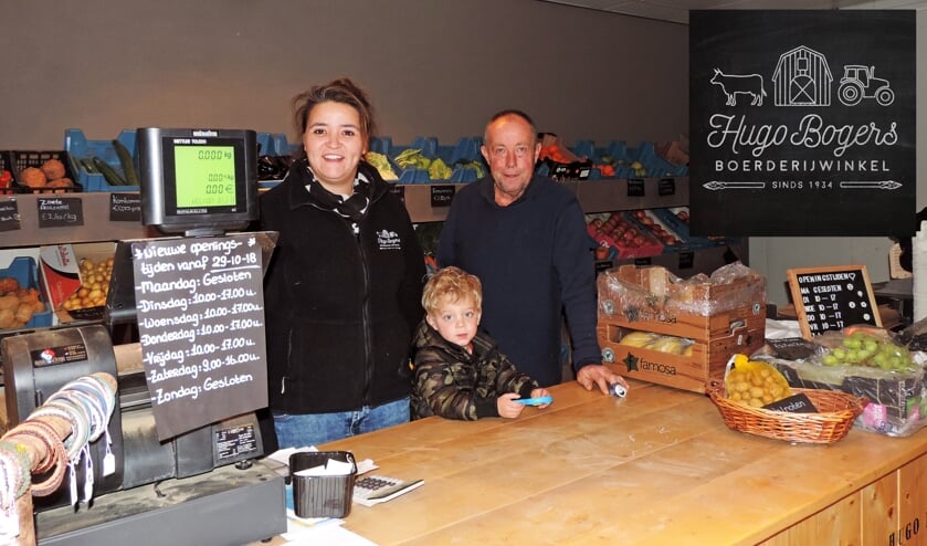 De kleine Noud, zoon van Malu, groeide op in de boerderijwinkel van Hugo.