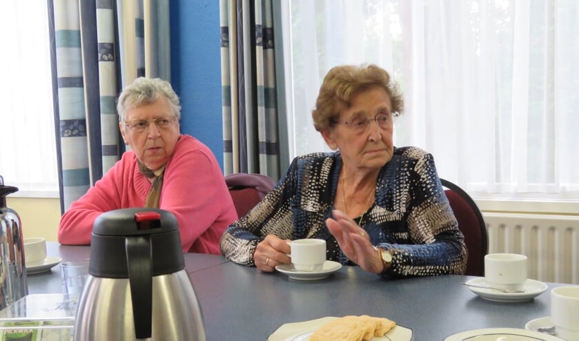 Hierbij een foto van links To Karremans en rechts Mevr. Marie Plasmans Otte.