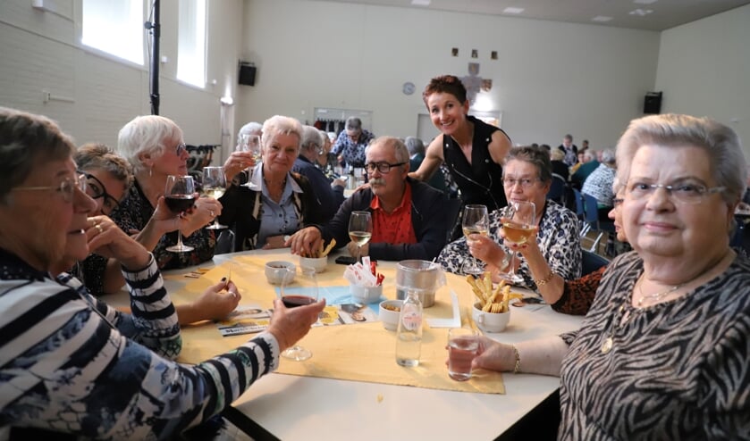 Vorig jaar: een gezellige viering van de Dag van de Ouderen; dit jaar gaat deze viering niet door vanwege de coronapandemie.