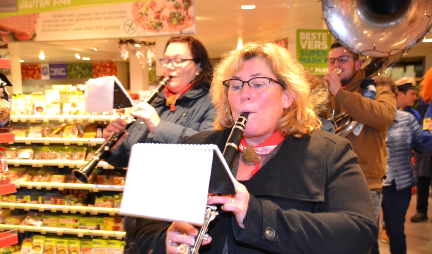 Ook muzikaal vertier was aanwezig bij PLUS Halsteren bij de huldiging.