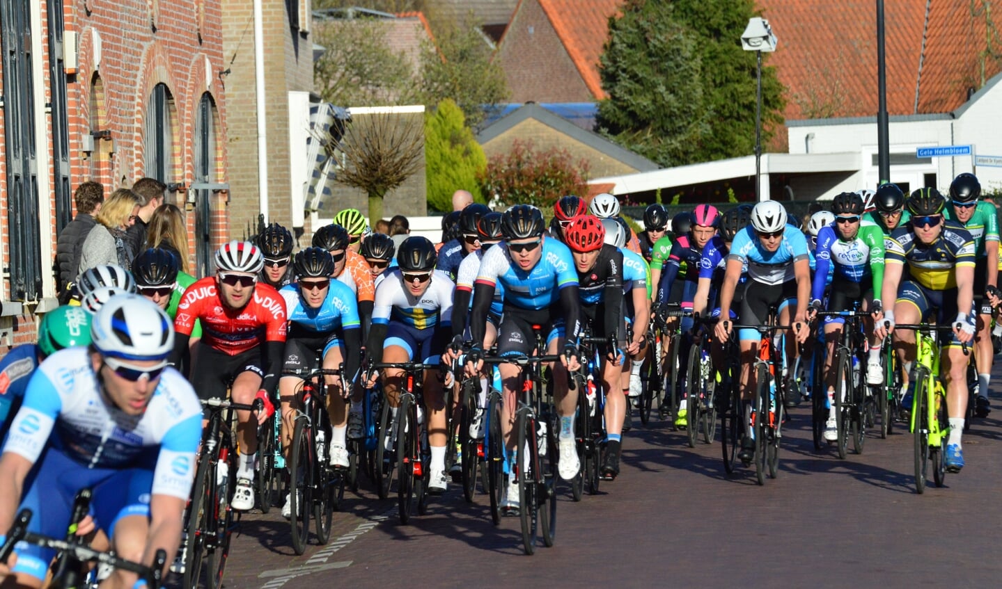 Tal van wielrenners in verschillende categorieën zullen in de Zuidwesthoek onder de vlag van de KNWU op vijf zaterdagen de strijd aanbinden.