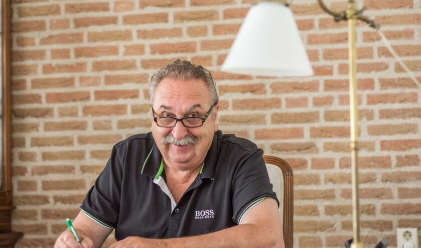 Met zijn scherpe pen schrijft Ton wekelijks een column.
