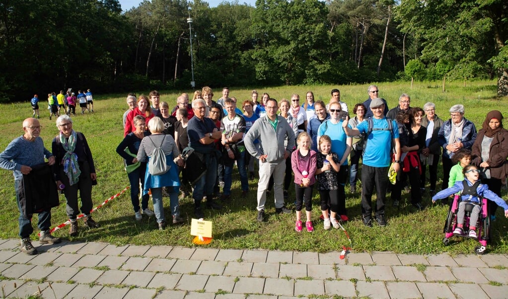 Een groot deel van de deelnemers. De 5 km. hardlopen met oefeningen was al onderweg. 