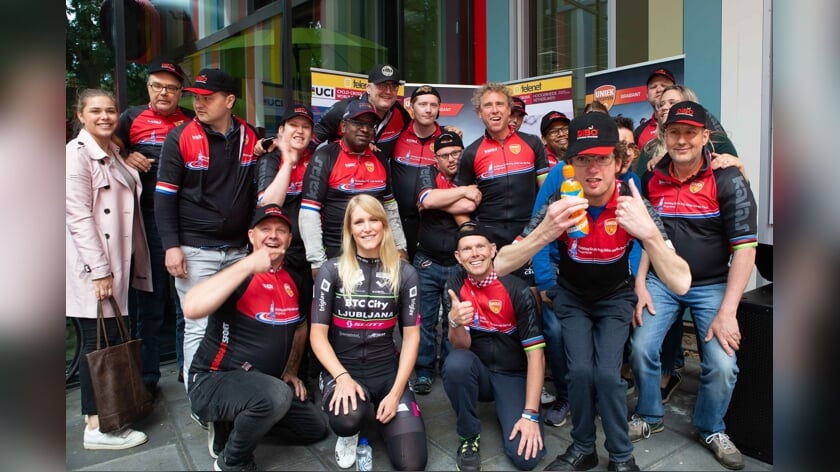 Op de foto met idolen Monique van Ree, Thalita de Jong en Michael Boogerd.