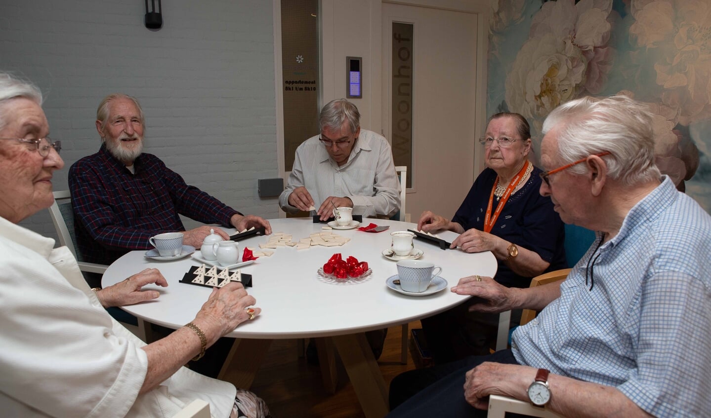 Kennismaken en spelletjes doen.