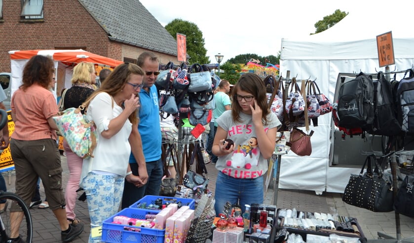 Het dorpscentrum van Woensdrecht staat in het teken van de Jaarmarkt.