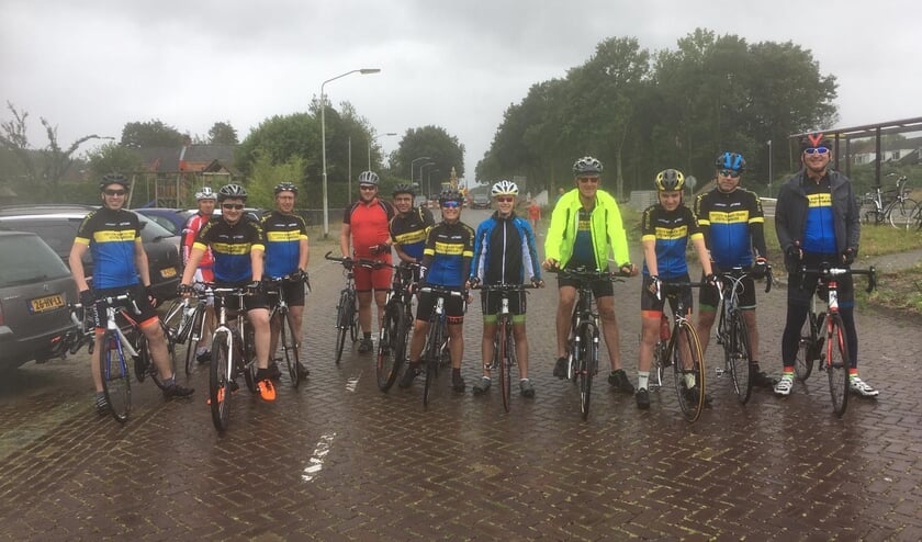 Om zich goed voor te bereiden op de fietstocht Fietsen4Air werd regelmatig een oefenrit gemaakt
