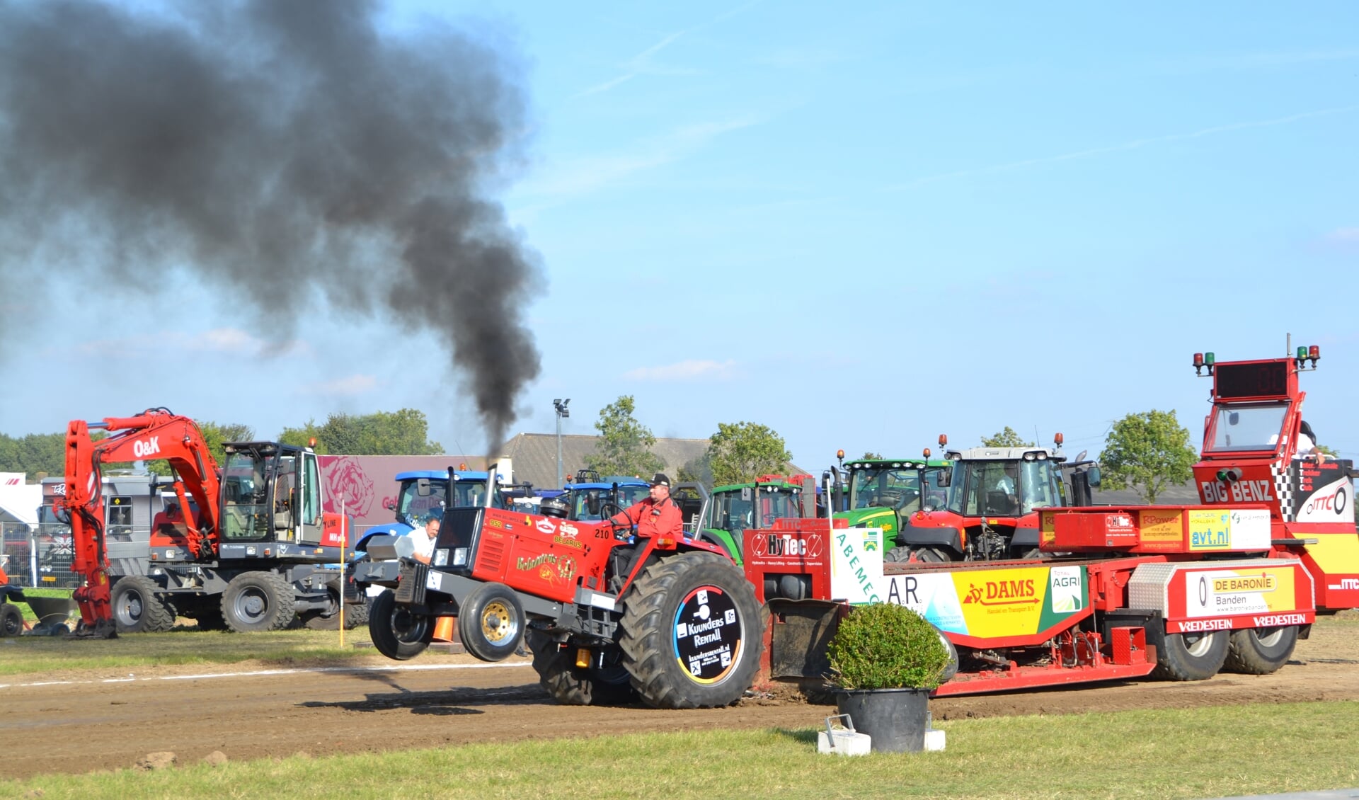 De jaarlijkse tractorpulling van KPJ Halsteren belooft weer spektakel.. 