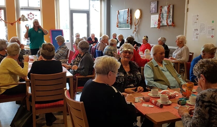 <p>Gezellig bijeen in Dorpspunt 't Blickvelt.</p>
