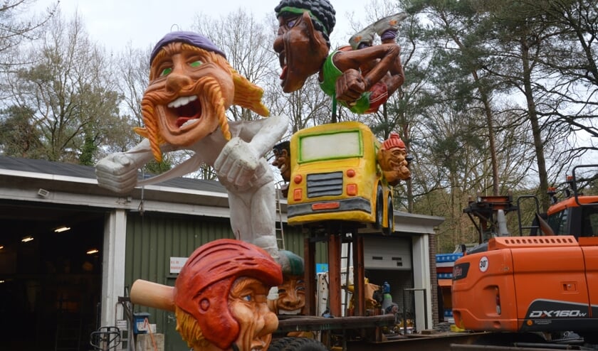 Carnavalswagen in opbouw