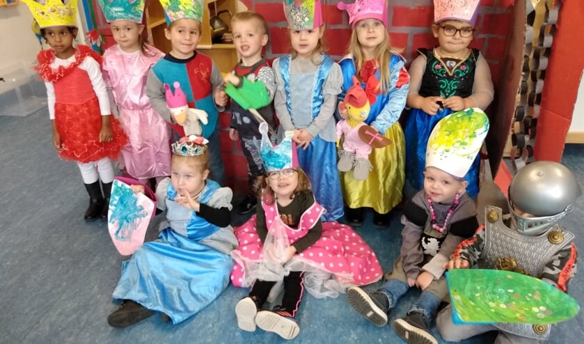 Peuters Het Ganzenhok op de catwalk als prinsessen en ridders.