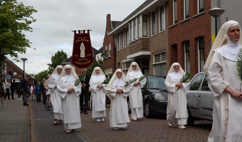 Processie ter ere van de Heilige zuster Marie Adolphine. 