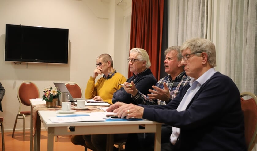 Overleg in Dorpsraad Halsteren.