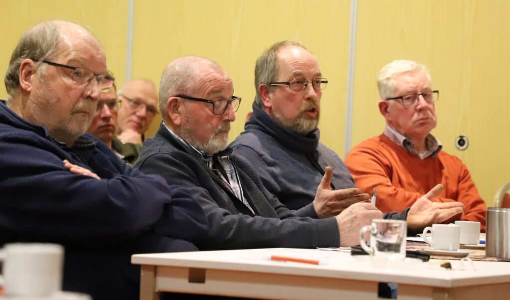 Volop discussie in Dorpsraad Halsteren over onder andere behoud van het molenterrein.