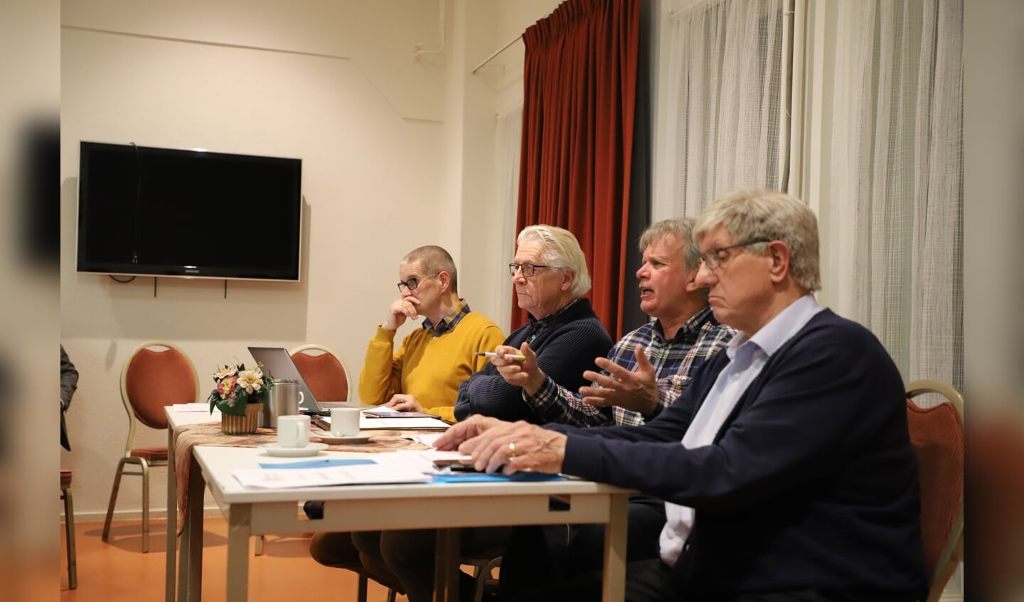 Volop discussie in Dorpsraad Halsteren.