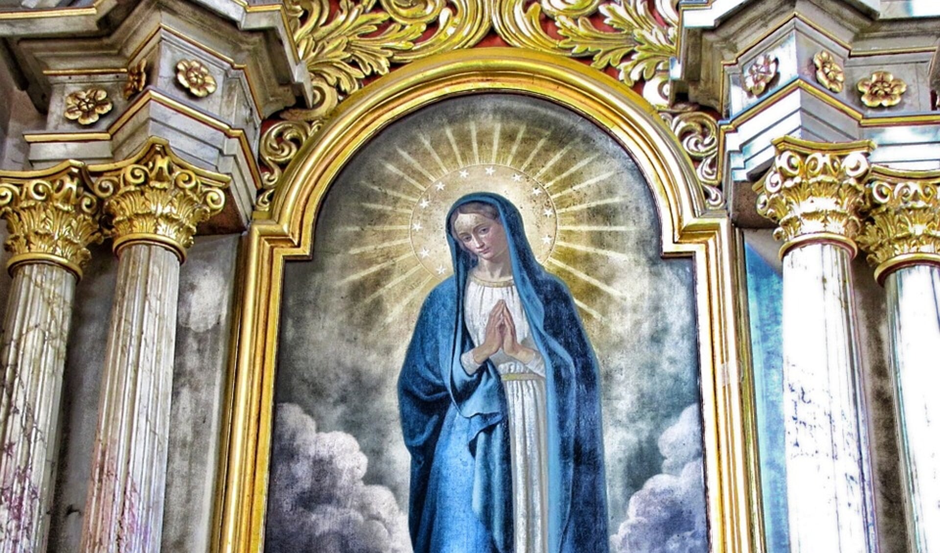 Maria in kerk schildering