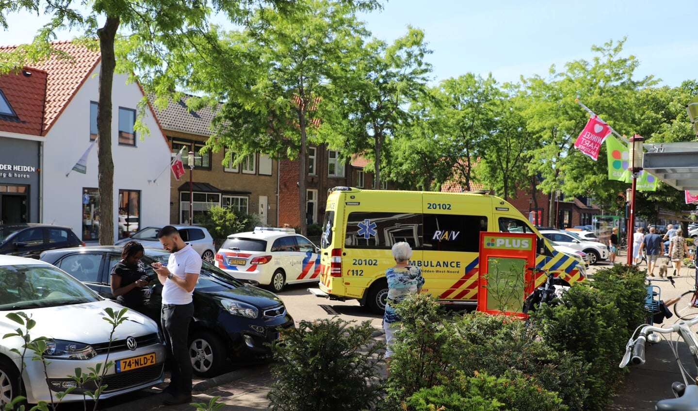 Consternatie rond de supermarkt op het dorp Halsteren waar een man binnen een epileptische aanval kreeg en gewond raakte aan het hoofd. 