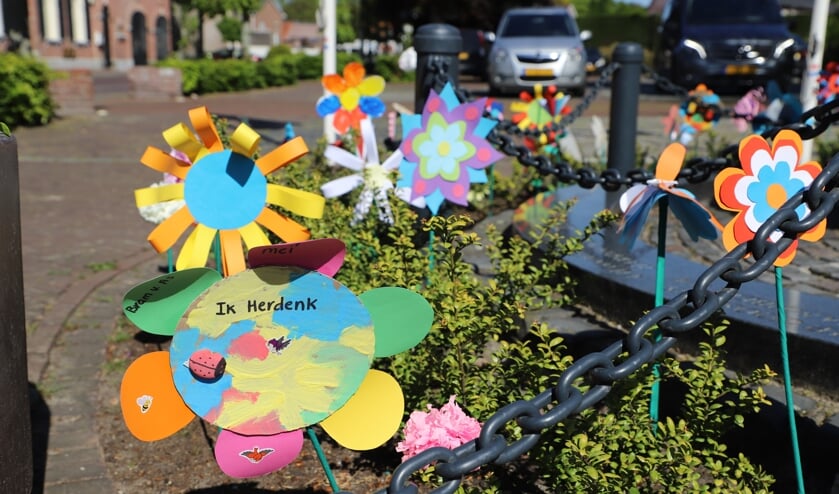 <p>Dodenherdenking in 2020 met bloemen. </p>