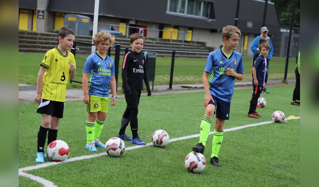 Op Sportpark De Beek zijn de voelbaltrainingen voor jeugd weer begonnen.